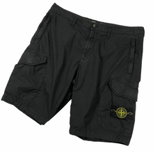 Load image into Gallery viewer, Stone Island Black Bermuda Cargo Shorts - W 34"