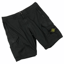 Load image into Gallery viewer, Stone Island Black Bermuda Cargo Shorts - W 34"