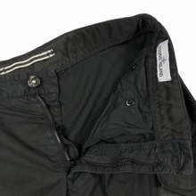 Load image into Gallery viewer, Stone Island Black Bermuda Cargo Shorts - W 34"