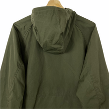 Load image into Gallery viewer, BNWT Fjallraven Deep Forrest Vardag Anorak - Extra Large (XL) PTP 27.5"