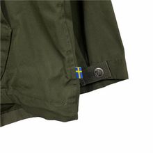 Load image into Gallery viewer, BNWT Fjallraven Deep Forrest Vardag Anorak - Extra Large (XL) PTP 27.5"