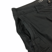 Load image into Gallery viewer, Stone Island Black Bermuda Cargo Shorts - W 34"