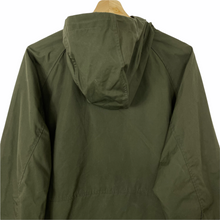 Load image into Gallery viewer, BNWT Fjallraven Deep Forrest Vardag Anorak - Extra Large (XL) PTP 27.5&quot;
