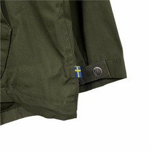 Load image into Gallery viewer, BNWT Fjallraven Deep Forrest Vardag Anorak - Extra Large (XL) PTP 27.5&quot;
