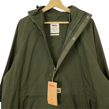 Load image into Gallery viewer, BNWT Fjallraven Deep Forrest Vardag Anorak - Extra Large (XL) PTP 27.5&quot;
